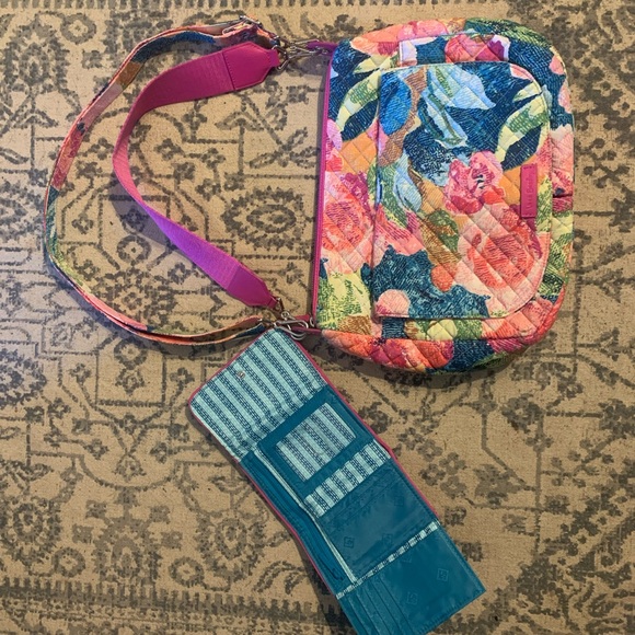 LG ladies Vera Bradley spring/summer purse. Plenty of pockets matching wallet. - Picture 2 of 2